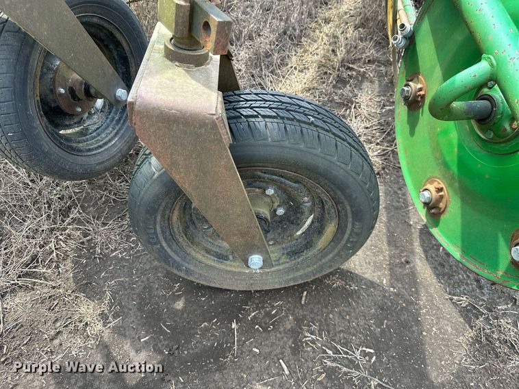 image for item MB9563 John Deere 700  hay rake