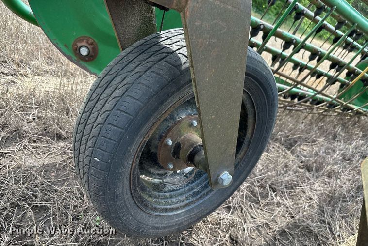image for item MB9563 John Deere 700  hay rake