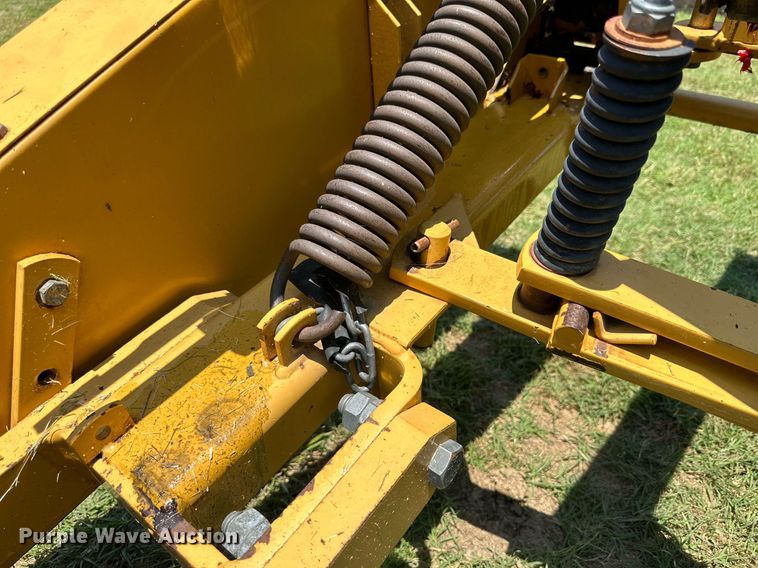 image for item NI9790 Vermeer M7040  disc mower