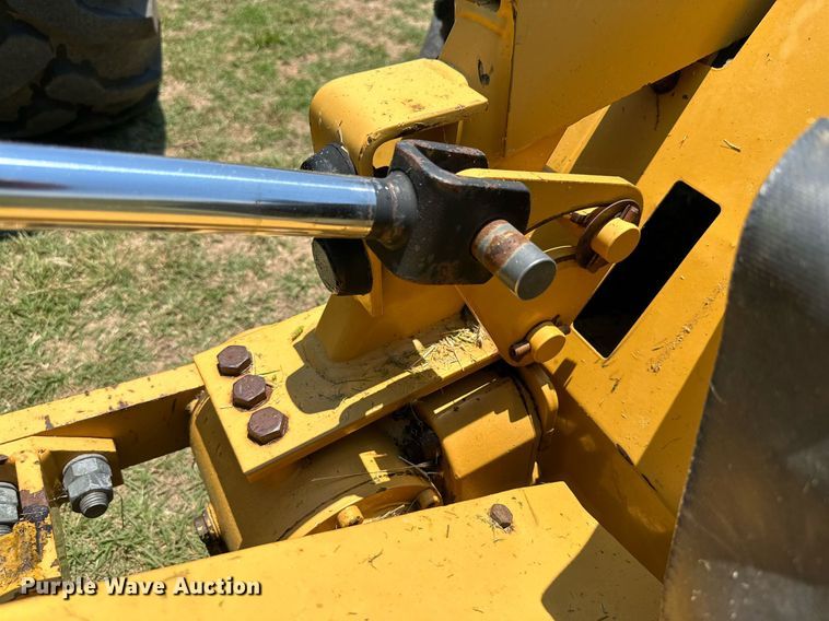 image for item NI9790 Vermeer M7040  disc mower