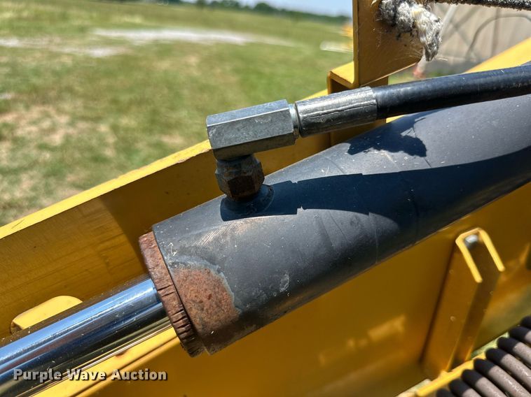 image for item NI9790 Vermeer M7040  disc mower