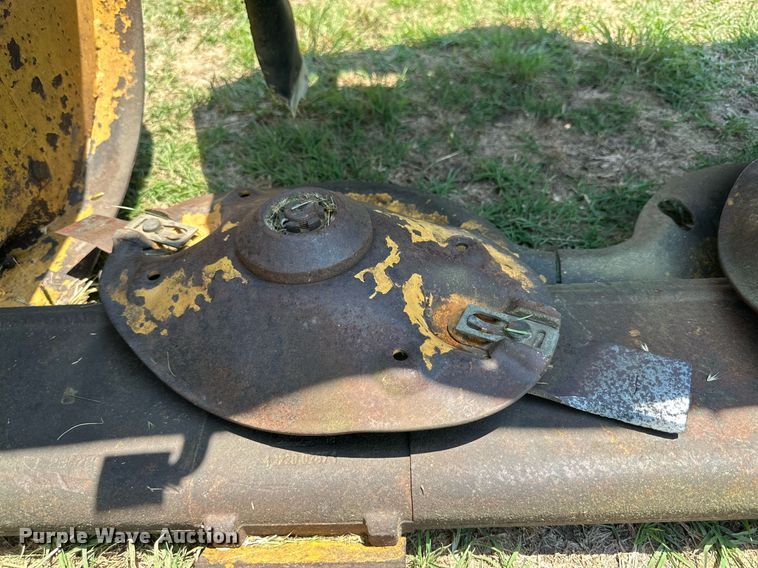 image for item NI9790 Vermeer M7040  disc mower