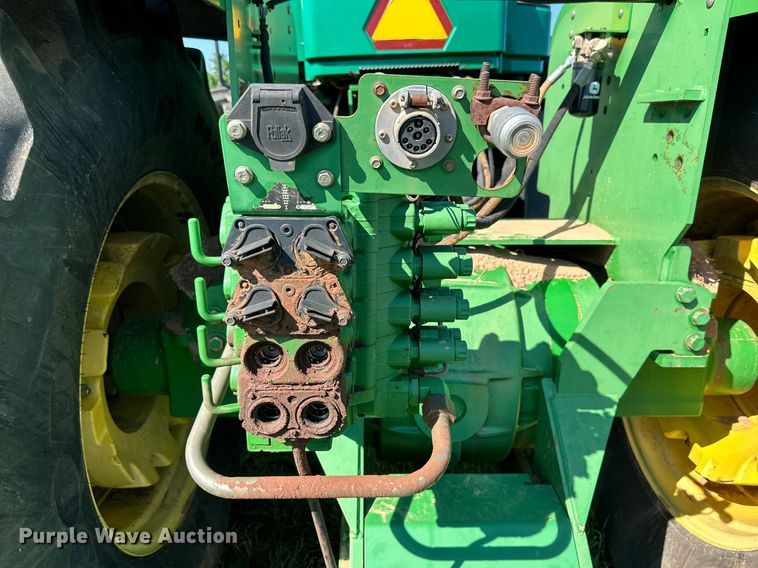 image for item NI9798 2002 John Deere 9420  4WD tractor