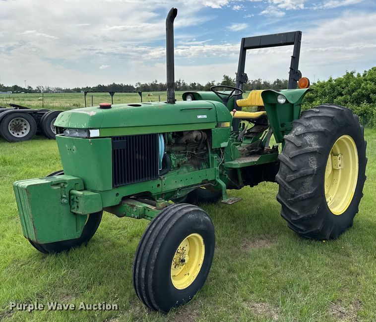 image for item NP9732 1990 John Deere 2755 tractor
