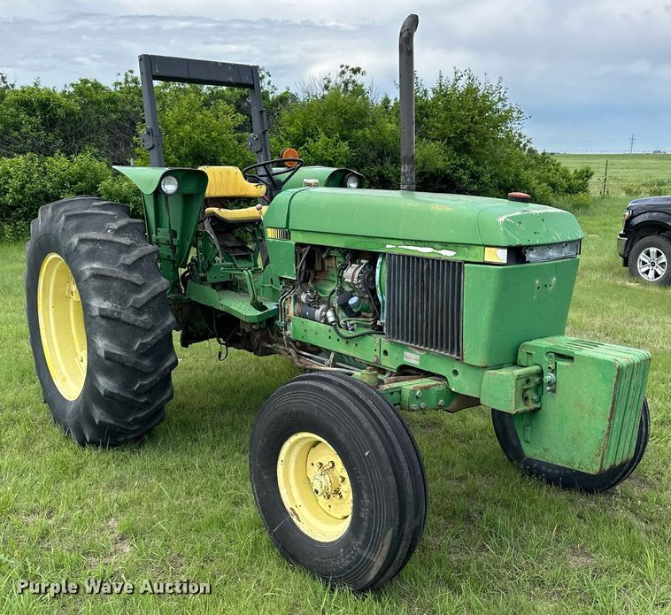 image for item NP9732 1990 John Deere 2755 tractor