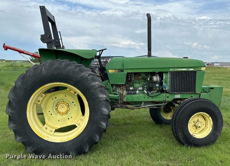 image for item NP9732 1990 John Deere 2755 tractor