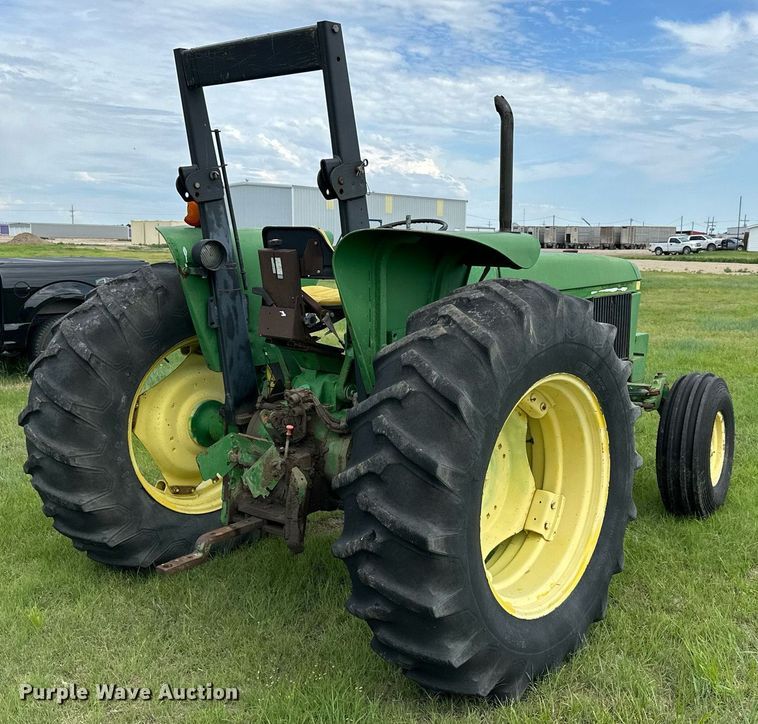 image for item NP9732 1990 John Deere 2755 tractor
