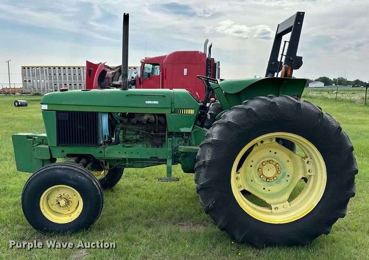 image for item NP9732 1990 John Deere 2755 tractor