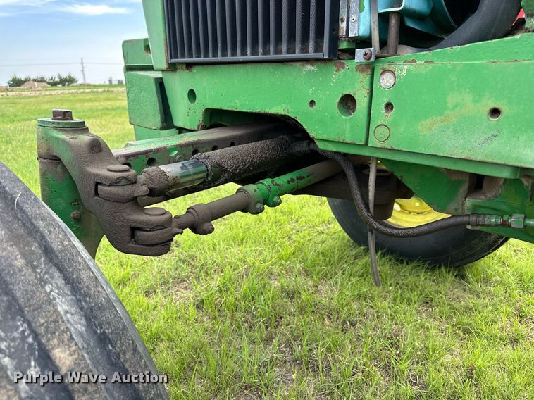image for item NP9732 1990 John Deere 2755 tractor