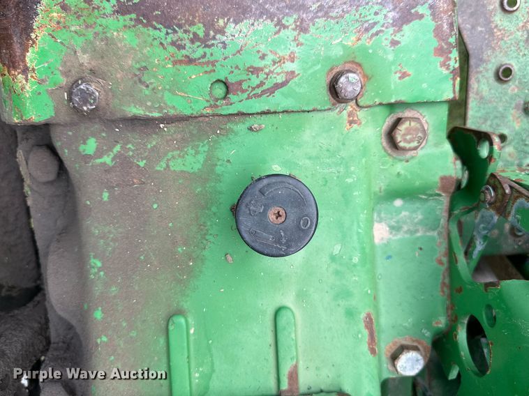 image for item NP9732 1990 John Deere 2755 tractor