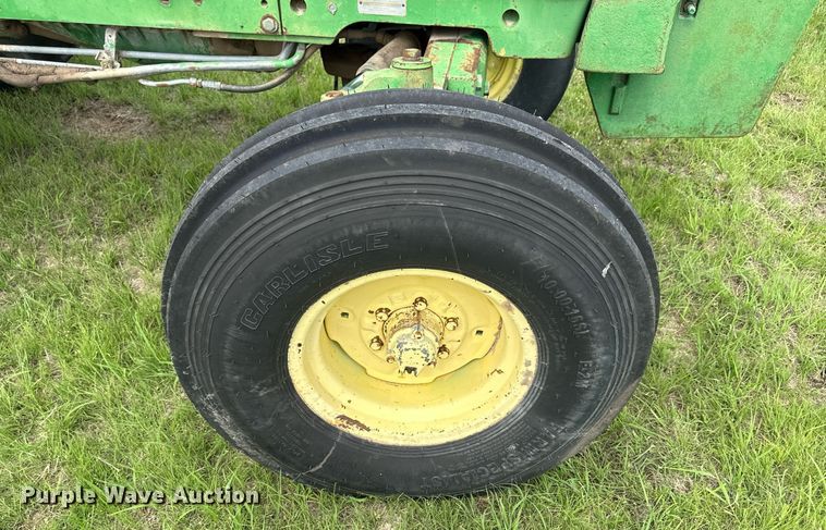 image for item NP9732 1990 John Deere 2755 tractor