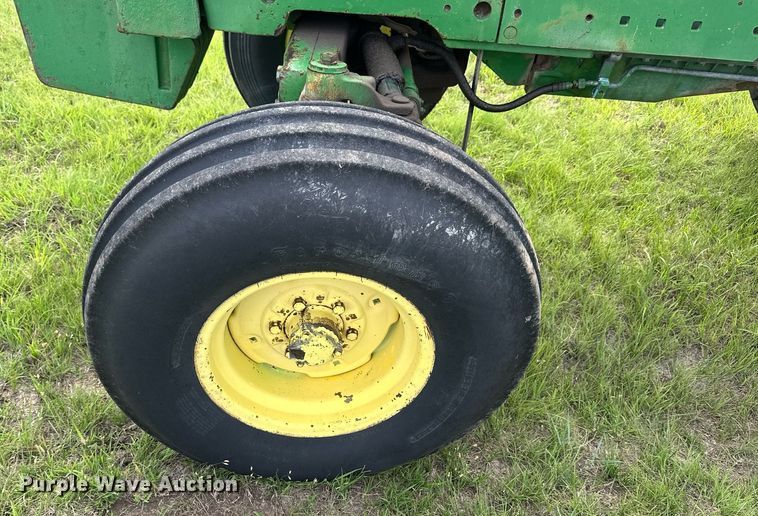 image for item NP9732 1990 John Deere 2755 tractor