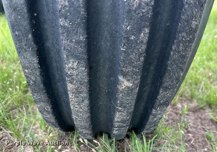 image for item NP9732 1990 John Deere 2755 tractor