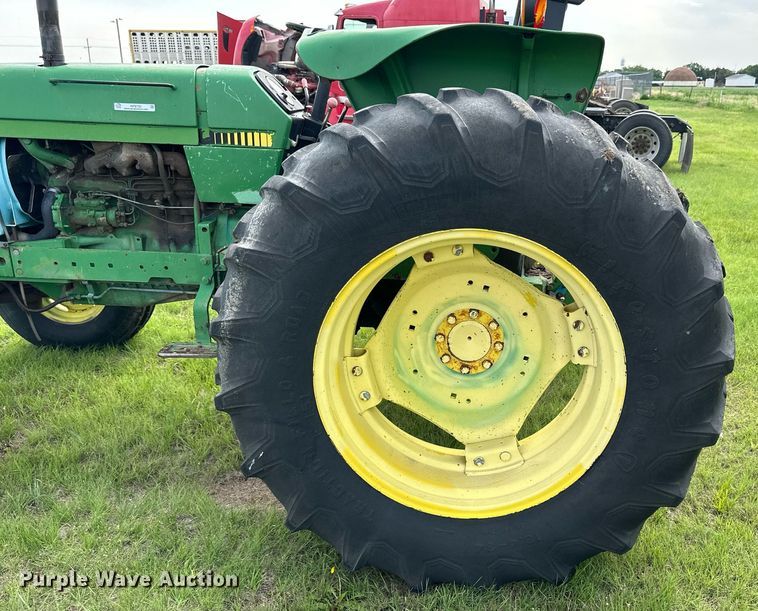 image for item NP9732 1990 John Deere 2755 tractor