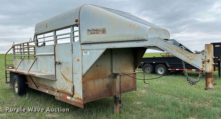 image for item NY9005 Reyes  livestock trailer