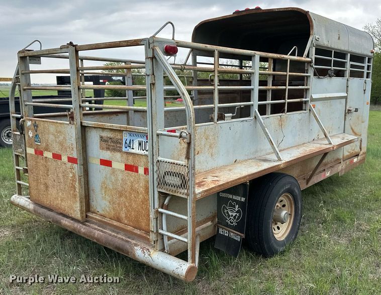 image for item NY9005 Reyes  livestock trailer
