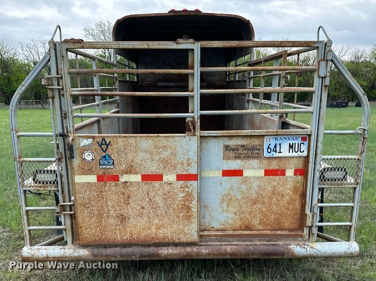 image for item NY9005 Reyes  livestock trailer