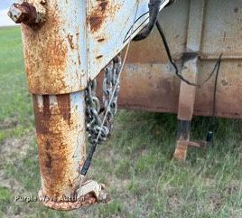 image for item NY9005 Reyes  livestock trailer