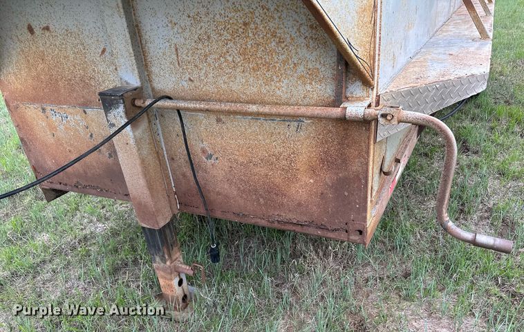 image for item NY9005 Reyes  livestock trailer