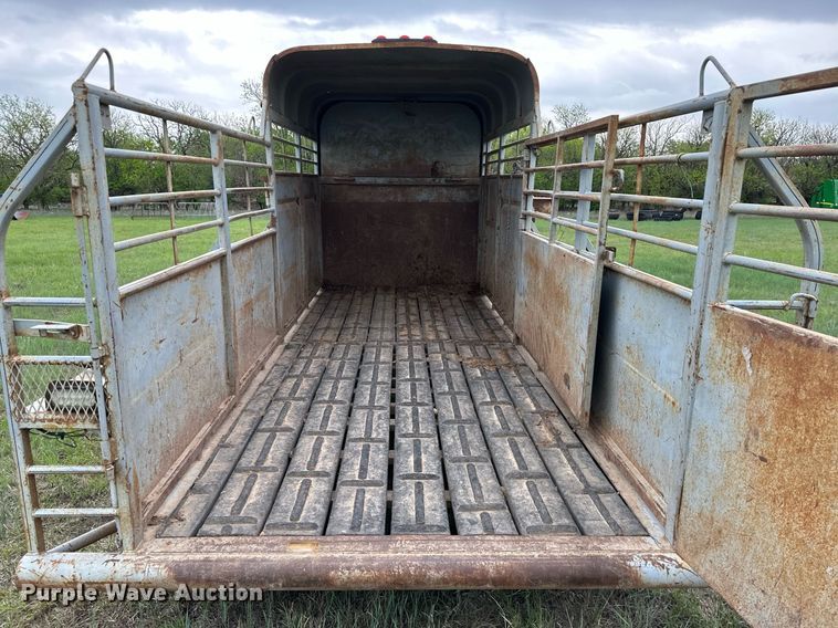 image for item NY9005 Reyes  livestock trailer