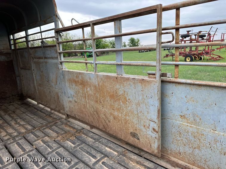 image for item NY9005 Reyes  livestock trailer