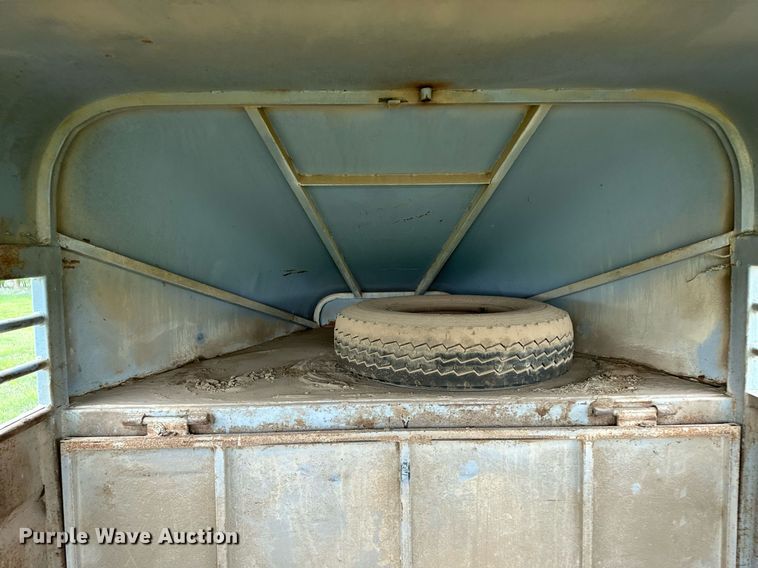 image for item NY9005 Reyes  livestock trailer