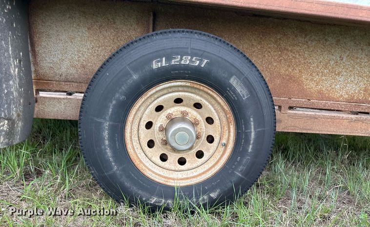 image for item NY9005 Reyes  livestock trailer