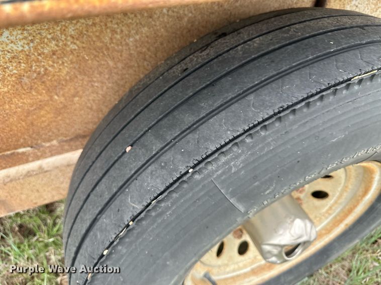 image for item NY9005 Reyes  livestock trailer