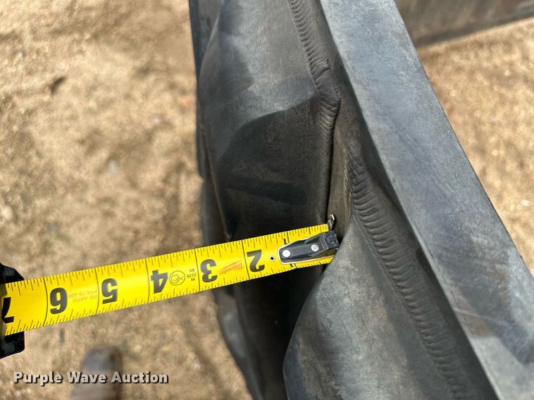 image for item NY9228 Rubber track