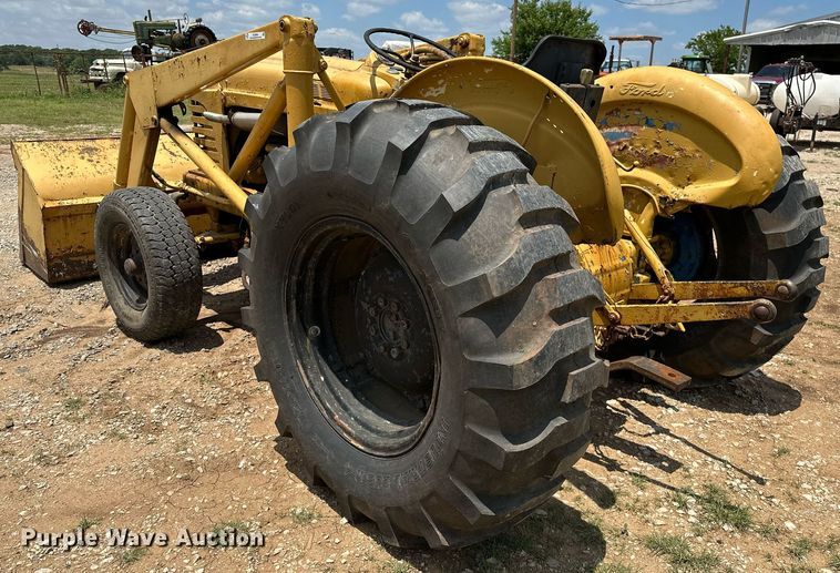 image for item OC9004 1962 Ford 4000  tractor