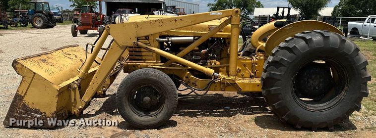 image for item OC9004 1962 Ford 4000  tractor