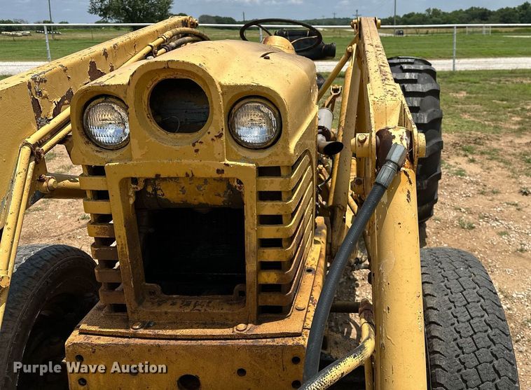 image for item OC9004 1962 Ford 4000  tractor