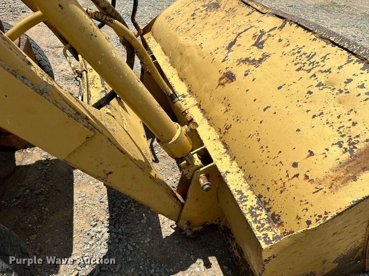 image for item OC9004 1962 Ford 4000  tractor