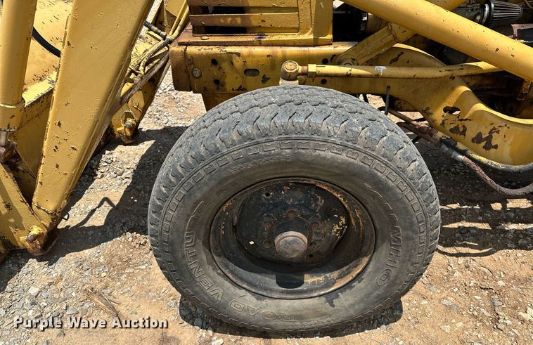 image for item OC9004 1962 Ford 4000  tractor