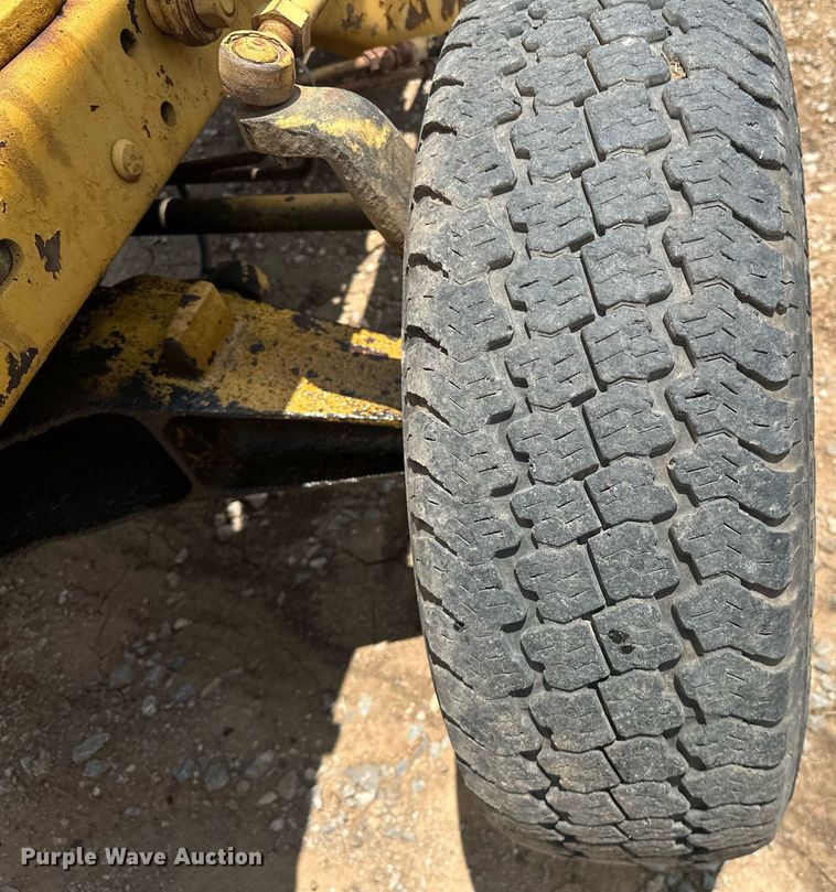 image for item OC9004 1962 Ford 4000  tractor