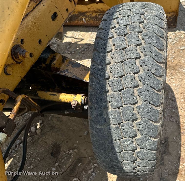 image for item OC9004 1962 Ford 4000  tractor