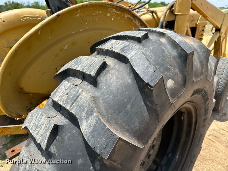 image for item OC9004 1962 Ford 4000  tractor