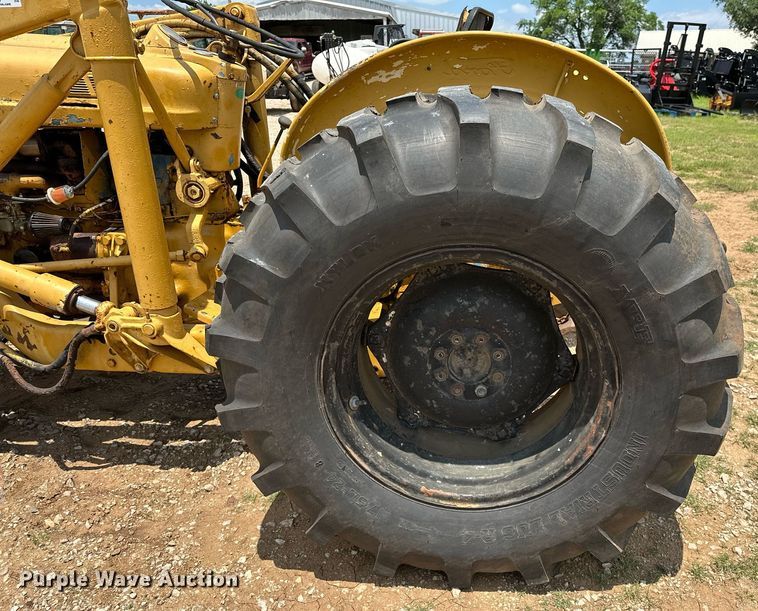 image for item OC9004 1962 Ford 4000  tractor