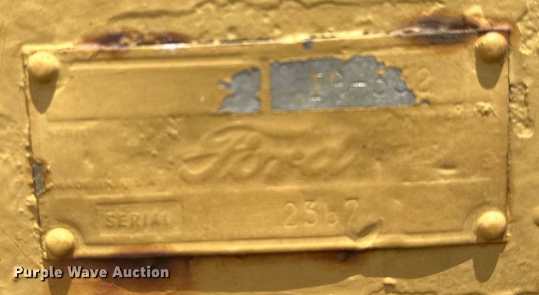 image for item OC9004 1962 Ford 4000  tractor