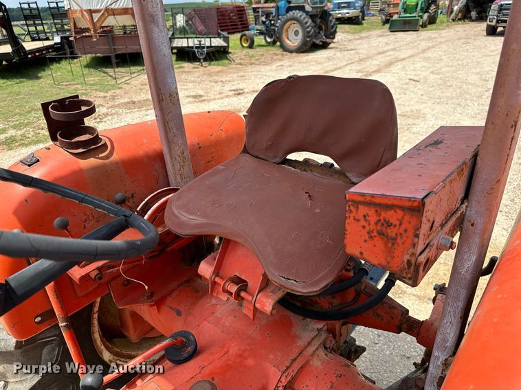 image for item OC9005 Allis Chalmers I600  tractor