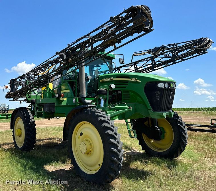 image for item OC9028 2005 John Deere 4720  sprayer