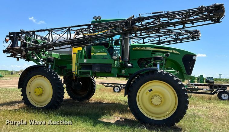image for item OC9028 2005 John Deere 4720  sprayer