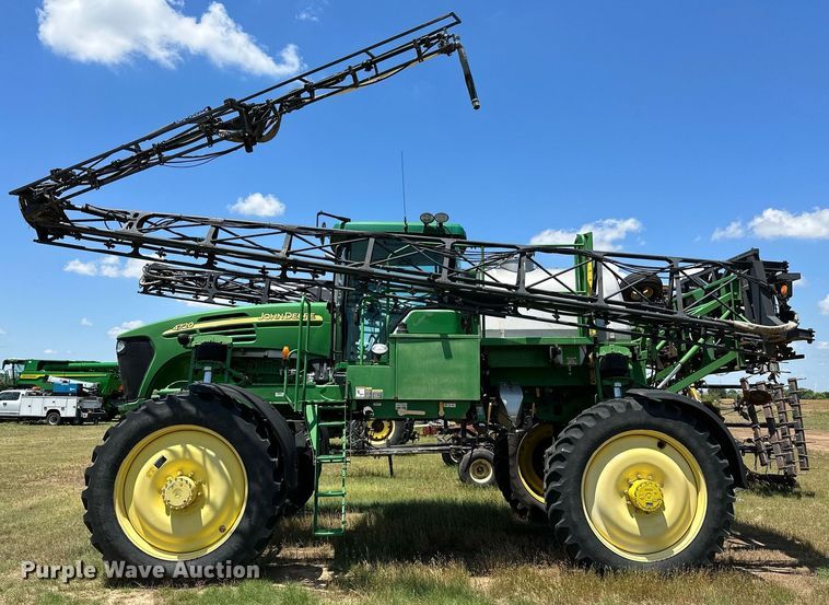 image for item OC9028 2005 John Deere 4720  sprayer