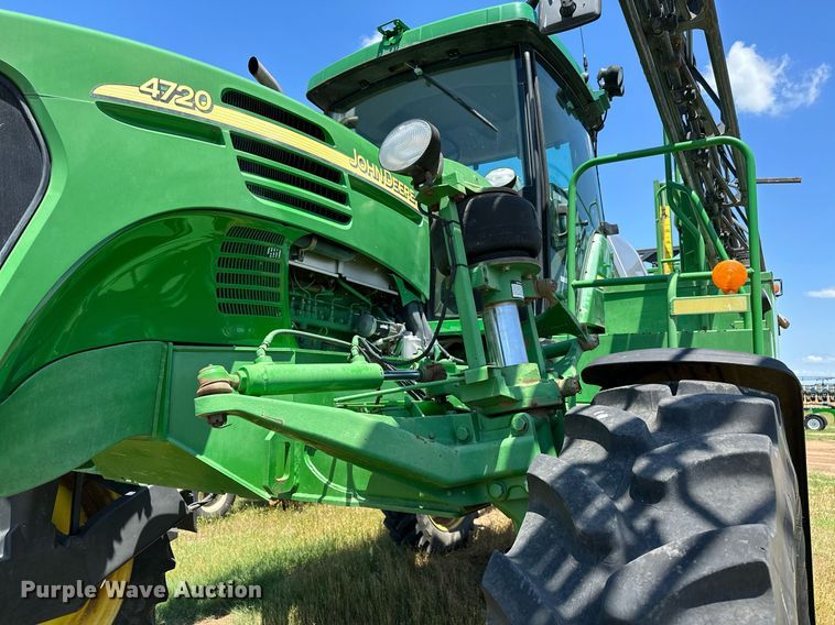 image for item OC9028 2005 John Deere 4720  sprayer