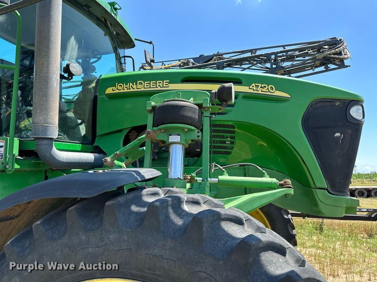 image for item OC9028 2005 John Deere 4720  sprayer