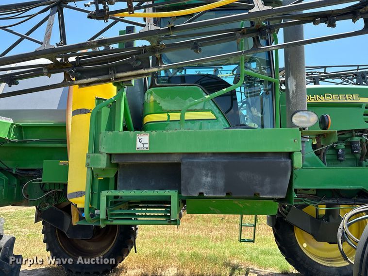 image for item OC9028 2005 John Deere 4720  sprayer