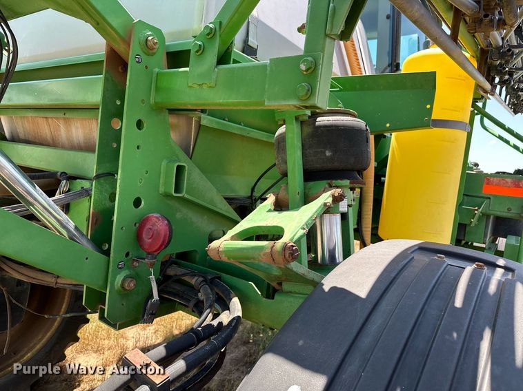 image for item OC9028 2005 John Deere 4720  sprayer