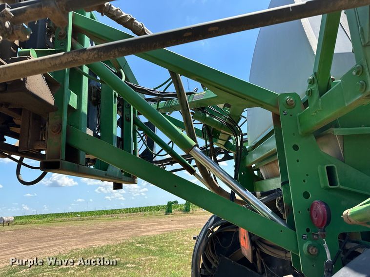 image for item OC9028 2005 John Deere 4720  sprayer