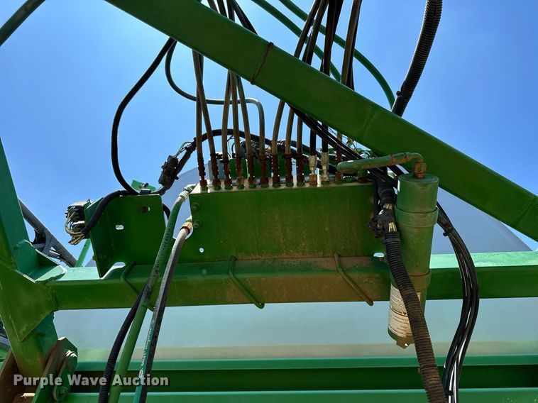 image for item OC9028 2005 John Deere 4720  sprayer