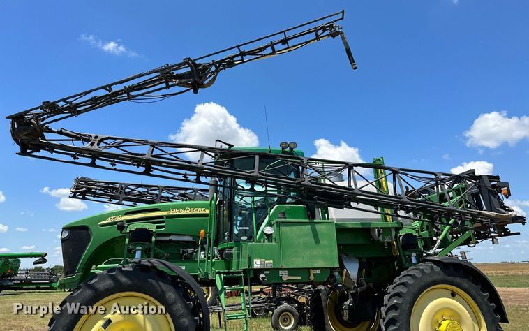 image for item OC9028 2005 John Deere 4720  sprayer